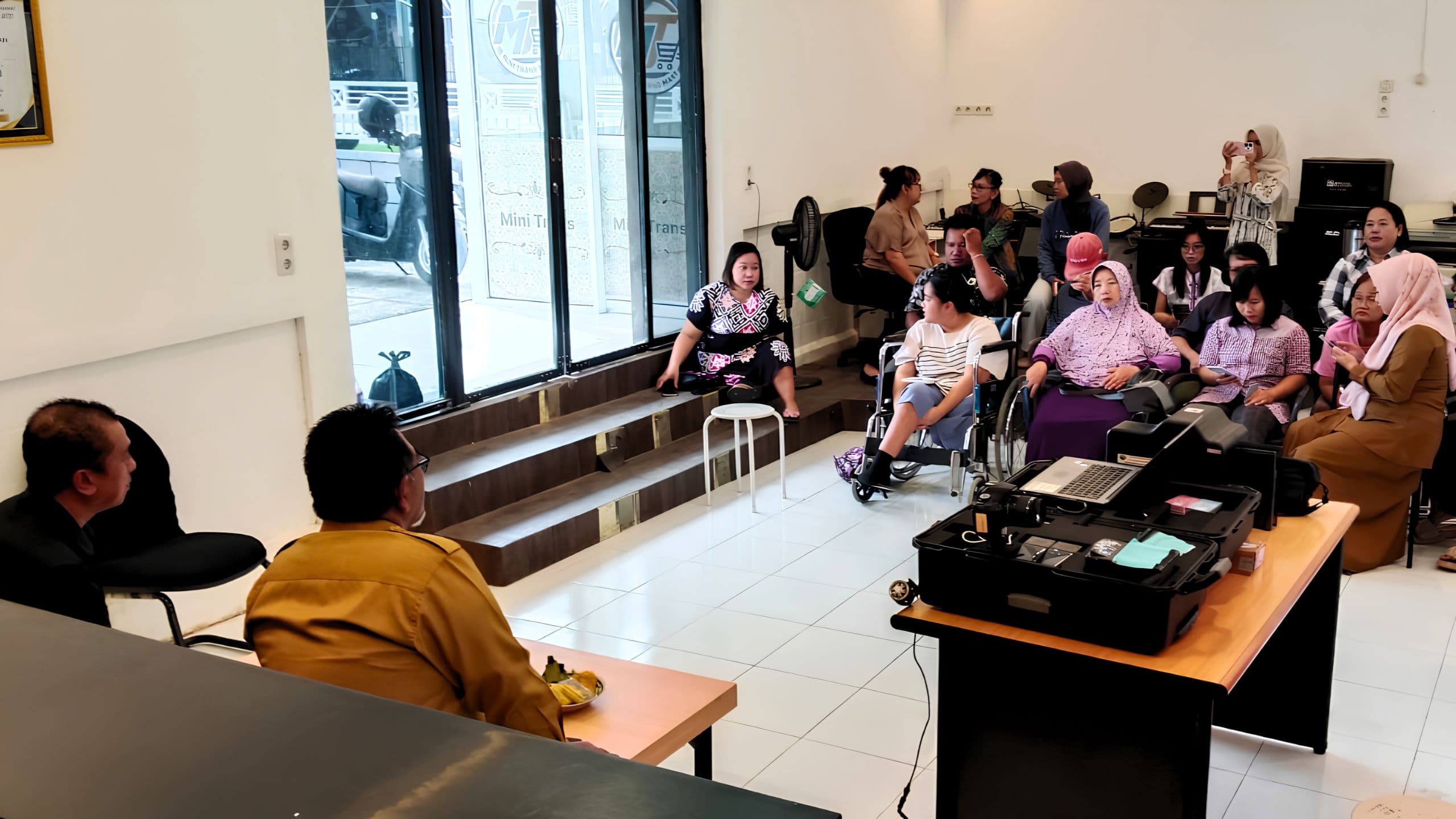 Jemput Bola untuk Disabilitas, Disdukcapil Bulungan Hadir Layani Adminduk di Yayasan Faqih Hasan Centre